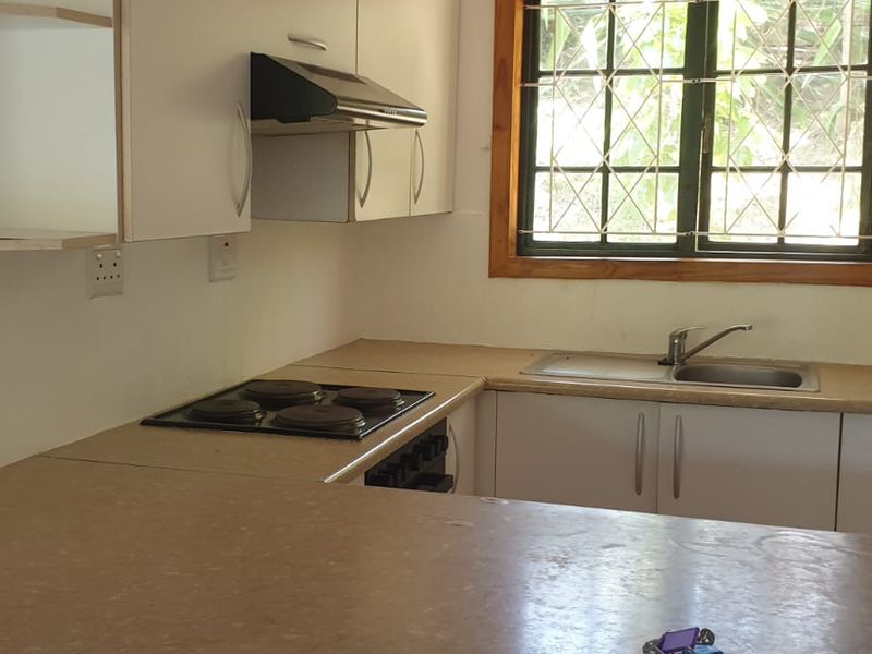 Escape to Nature: Spacious 3-Bedroom Cabin To Let Beacon Bay - Photo 10