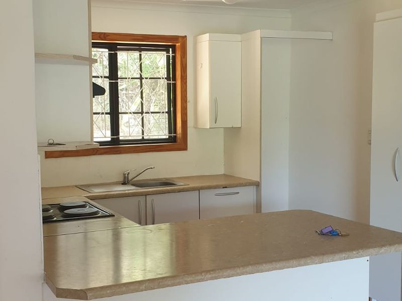 Escape to Nature: Spacious 3-Bedroom Cabin To Let Beacon Bay - Photo 9