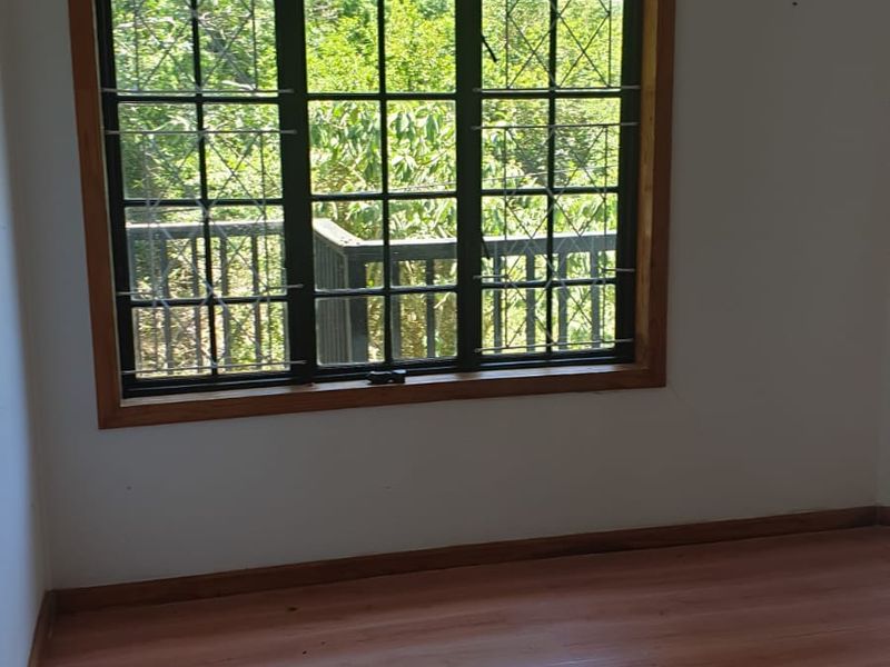 Escape to Nature: Spacious 3-Bedroom Cabin To Let Beacon Bay - Photo 8