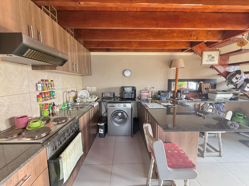 Airbnb Friendly Loft Apartment in Secure Bali Mews Table View Corner Unit Cat Friendly - Photo 7