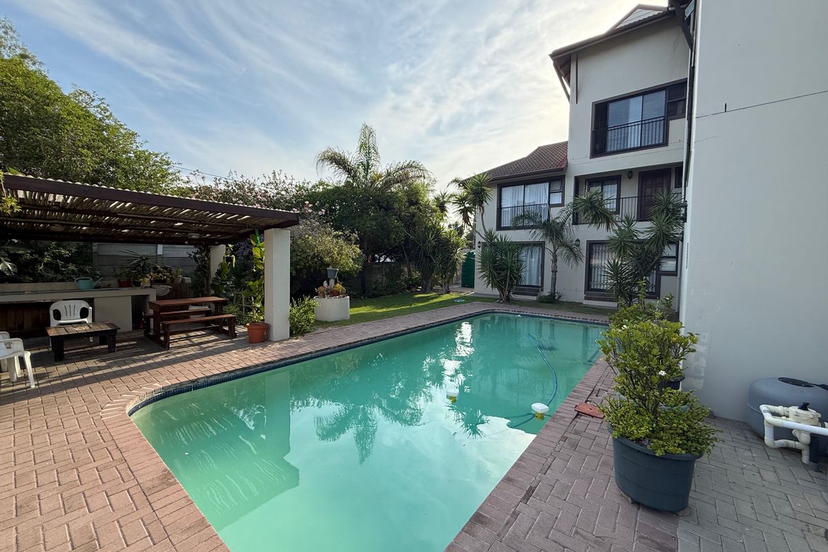 Airbnb Friendly Loft Apartment in Secure Bali Mews Table View Corner Unit Cat Friendly - Photo 4