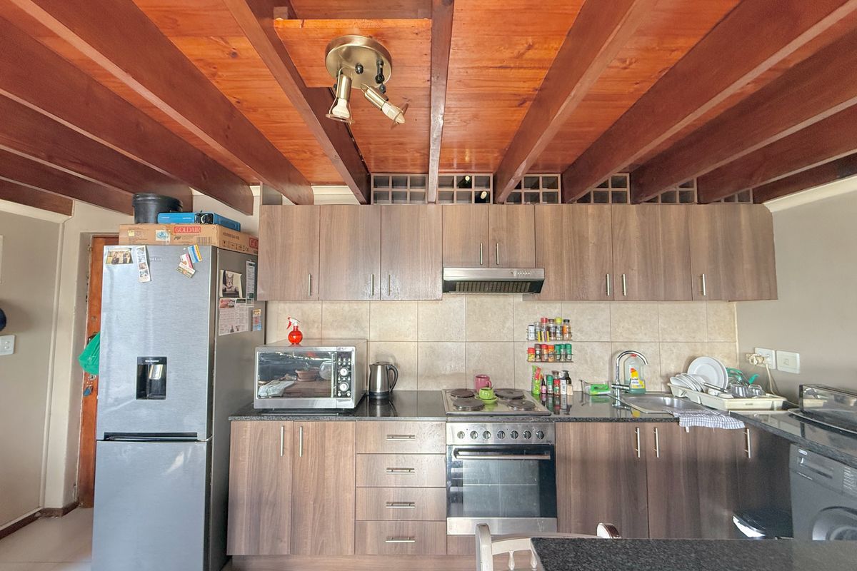 Airbnb Friendly Loft Apartment in Secure Bali Mews Table View Corner Unit Cat Friendly - Photo 5