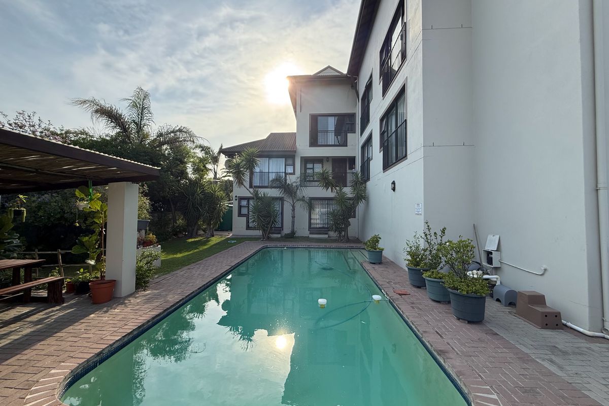 Airbnb Friendly Loft Apartment in Secure Bali Mews Table View Corner Unit Cat Friendly - Photo 3