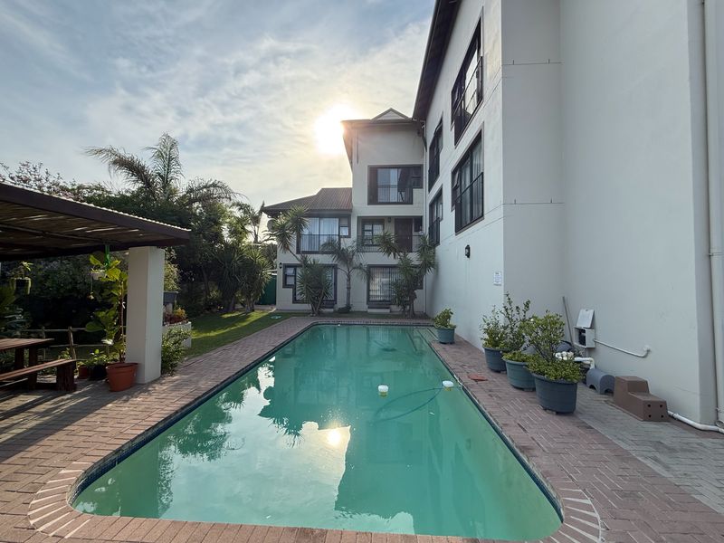 Airbnb Friendly Loft Apartment in Secure Bali Mews Table View Corner Unit Cat Friendly - Photo 3