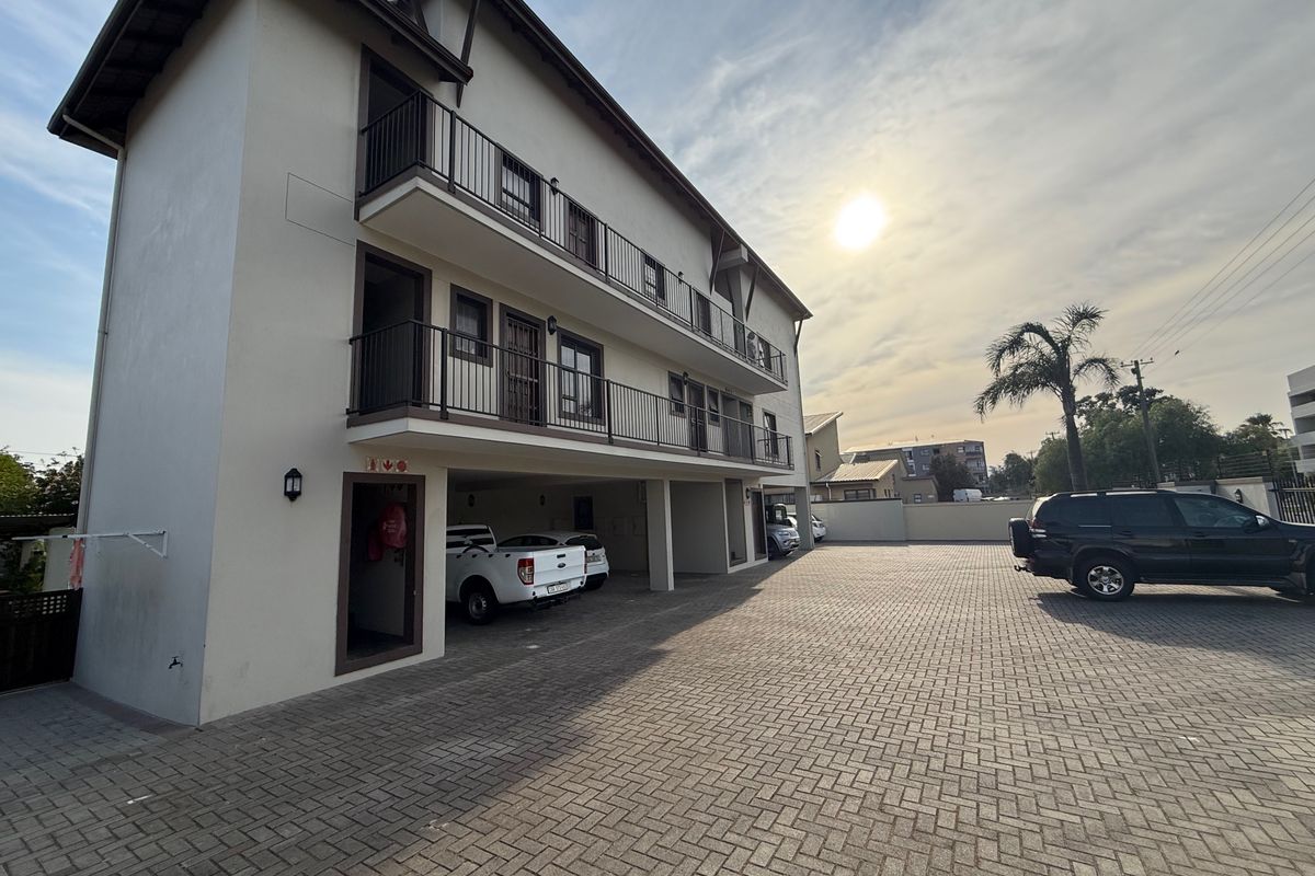 Airbnb Friendly Loft Apartment in Secure Bali Mews Table View Corner Unit Cat Friendly - Photo 2