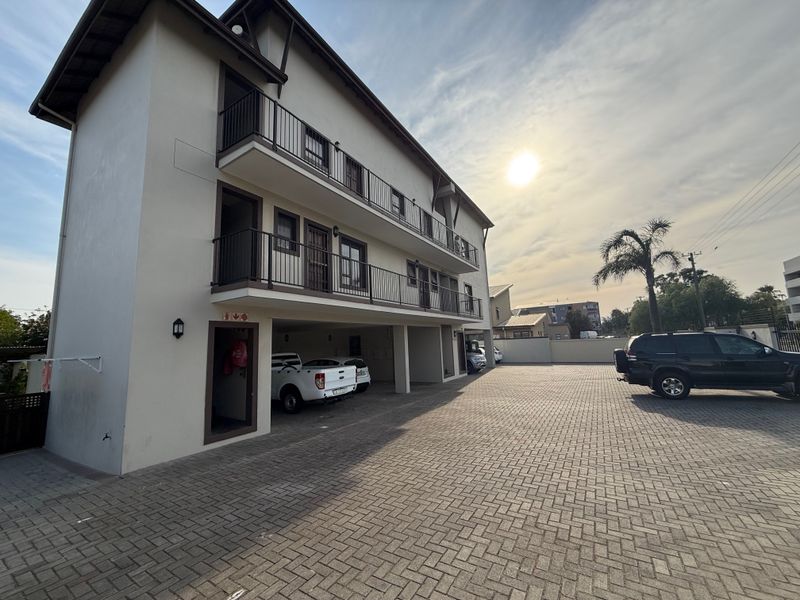 Airbnb Friendly Loft Apartment in Secure Bali Mews Table View Corner Unit Cat Friendly - Photo 2