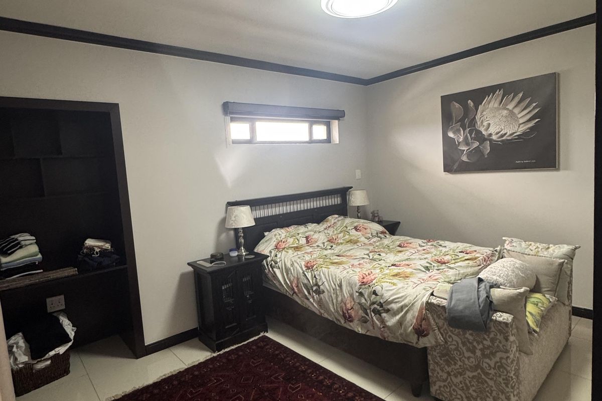 Modern, stylish 2-Bedroom Apartment with extra features! - Photo 4