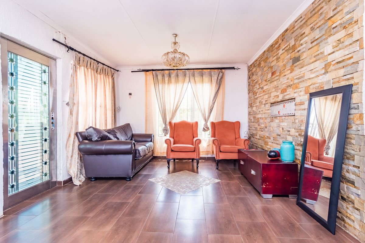 3 Bedroom House For Sale in Protea Glen Ext 13 - Photo 3