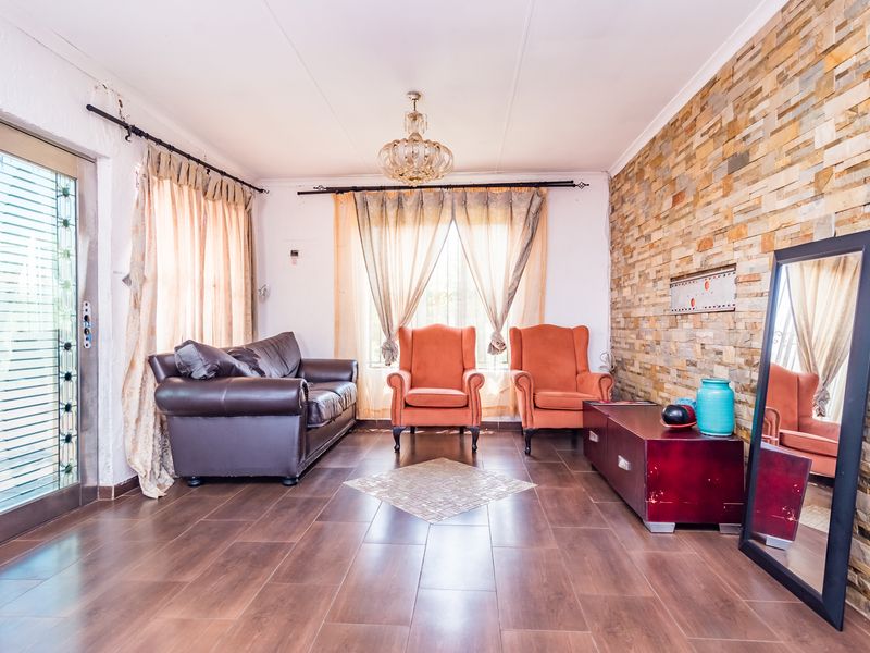 3 Bedroom House For Sale in Protea Glen Ext 13 - Photo 3