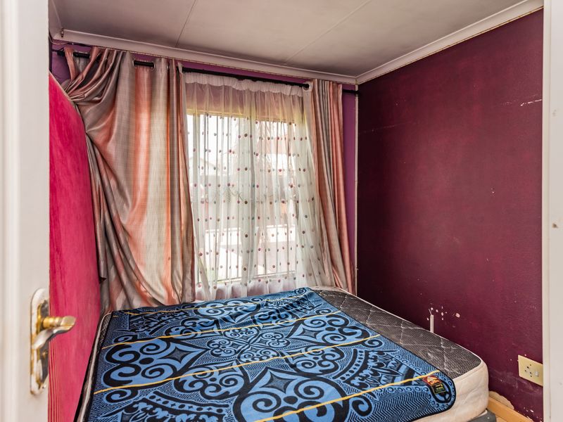 3 Bedroom House For Sale in Protea Glen Ext 13 - Photo 4