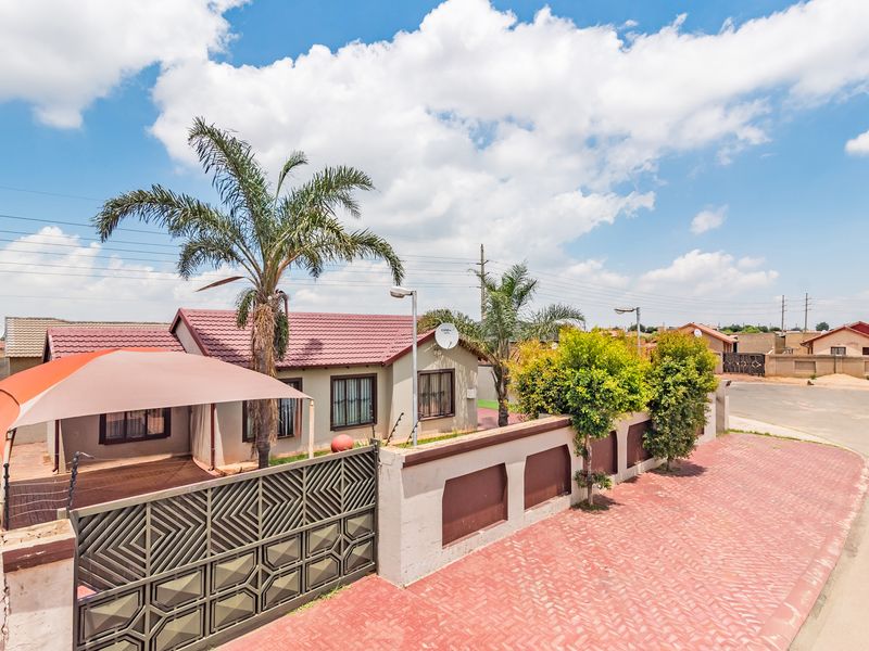 3 Bedroom House For Sale in Protea Glen Ext 13 - Photo 9