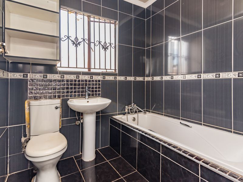 3 Bedroom House For Sale in Protea Glen Ext 13 - Photo 7