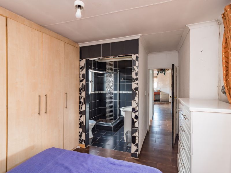 3 Bedroom House For Sale in Protea Glen Ext 13 - Photo 6