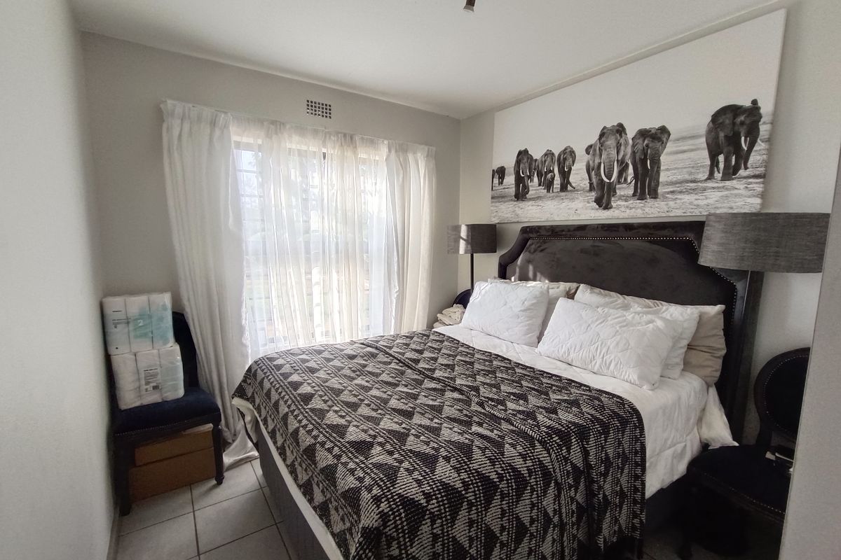 EXCLUSIVE SOLE MANDATE | LUXURIOUS GROUND FLOOR APARTMENT - Photo 3