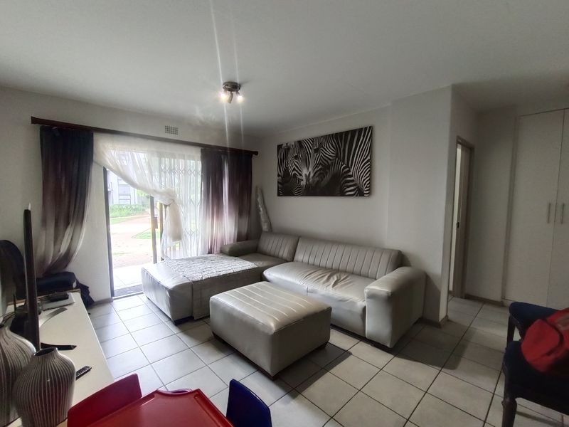 EXCLUSIVE SOLE MANDATE | LUXURIOUS GROUND FLOOR APARTMENT - Photo 1