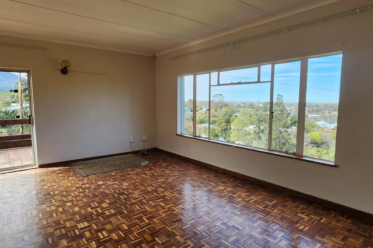 Spacious Family Home with 3 Vacant Plots & Mountain Views - Photo 4