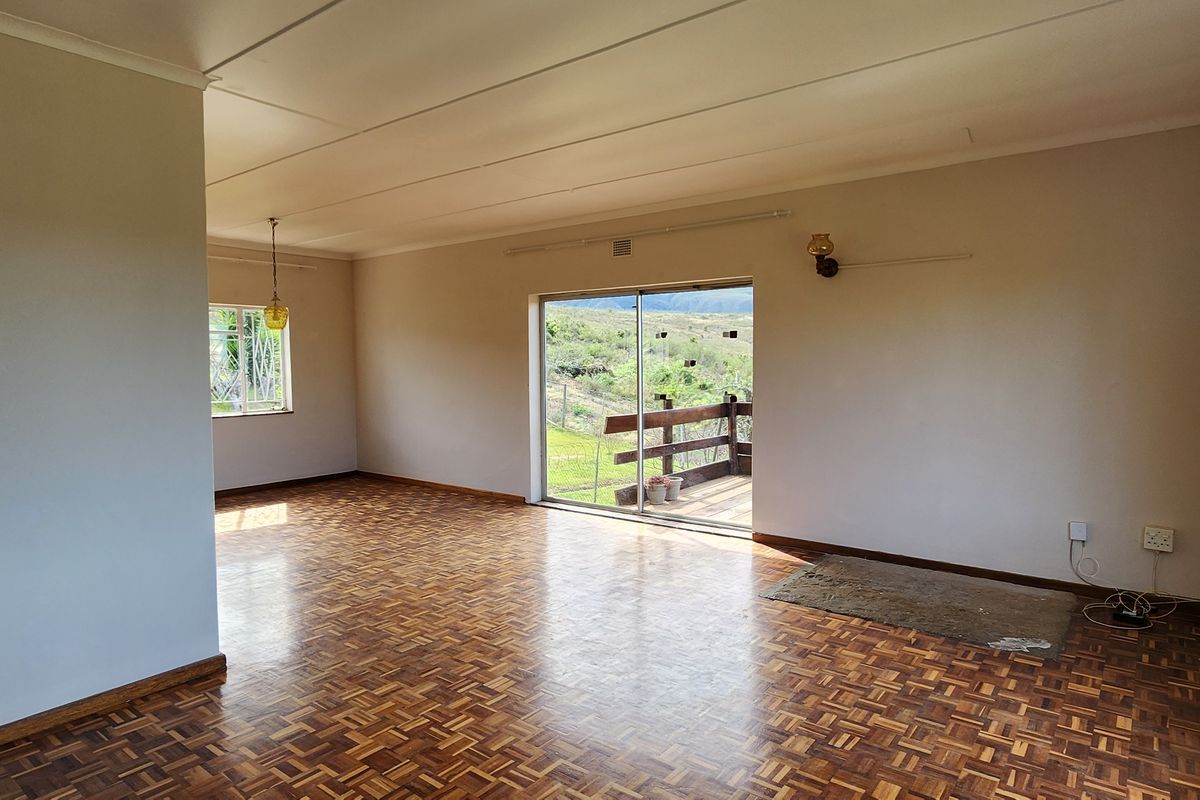 Spacious Family Home with 3 Vacant Plots & Mountain Views - Photo 5