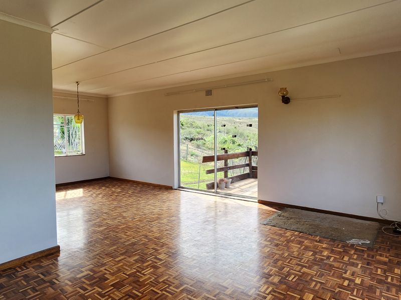 Spacious Family Home with 3 Vacant Plots & Mountain Views - Photo 5