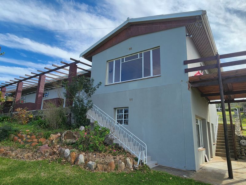 Spacious Family Home with 3 Vacant Plots & Mountain Views - Photo 2