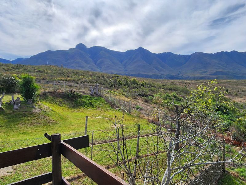 Spacious Family Home with 3 Vacant Plots & Mountain Views - Photo 3