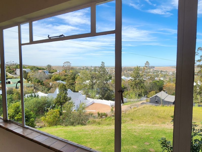 Spacious Family Home with 3 Vacant Plots & Mountain Views - Photo 10