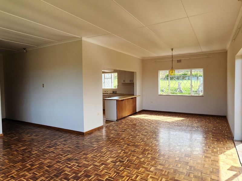 Spacious Family Home with 3 Vacant Plots & Mountain Views - Photo 6