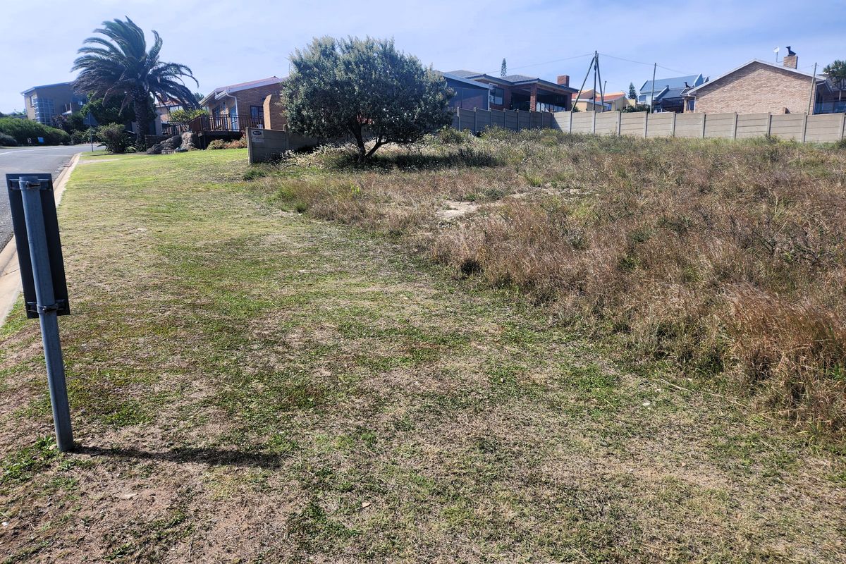 Embracing peaceful living, this level erf is ideally suited for a duet development. - Photo 2