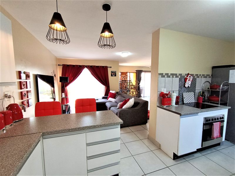 Modern, Spacious Duplex Townhouse(Pet-Friendly) – Prime Location Zwartkop - Photo 7