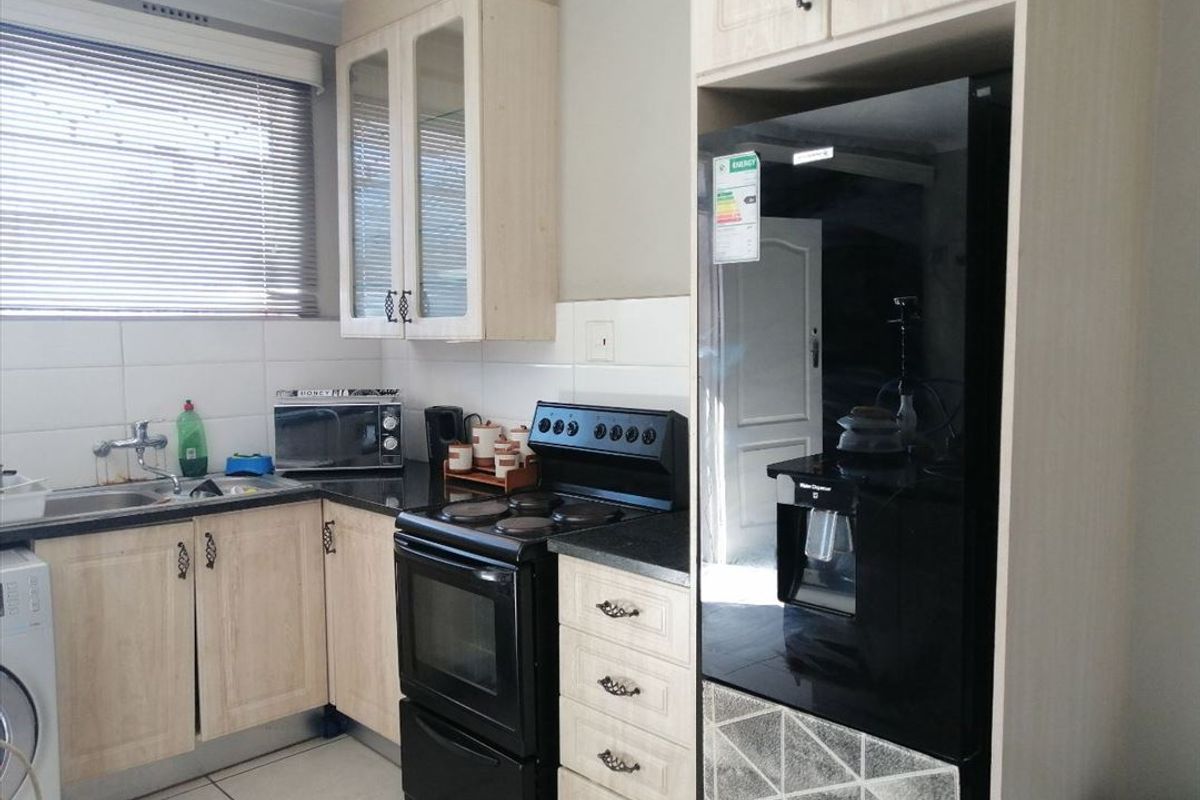 Modern First-Floor Apartment with Balcony in Secure Complex - Photo 5