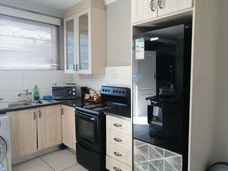 Modern First-Floor Apartment with Balcony in Secure Complex - Photo 5