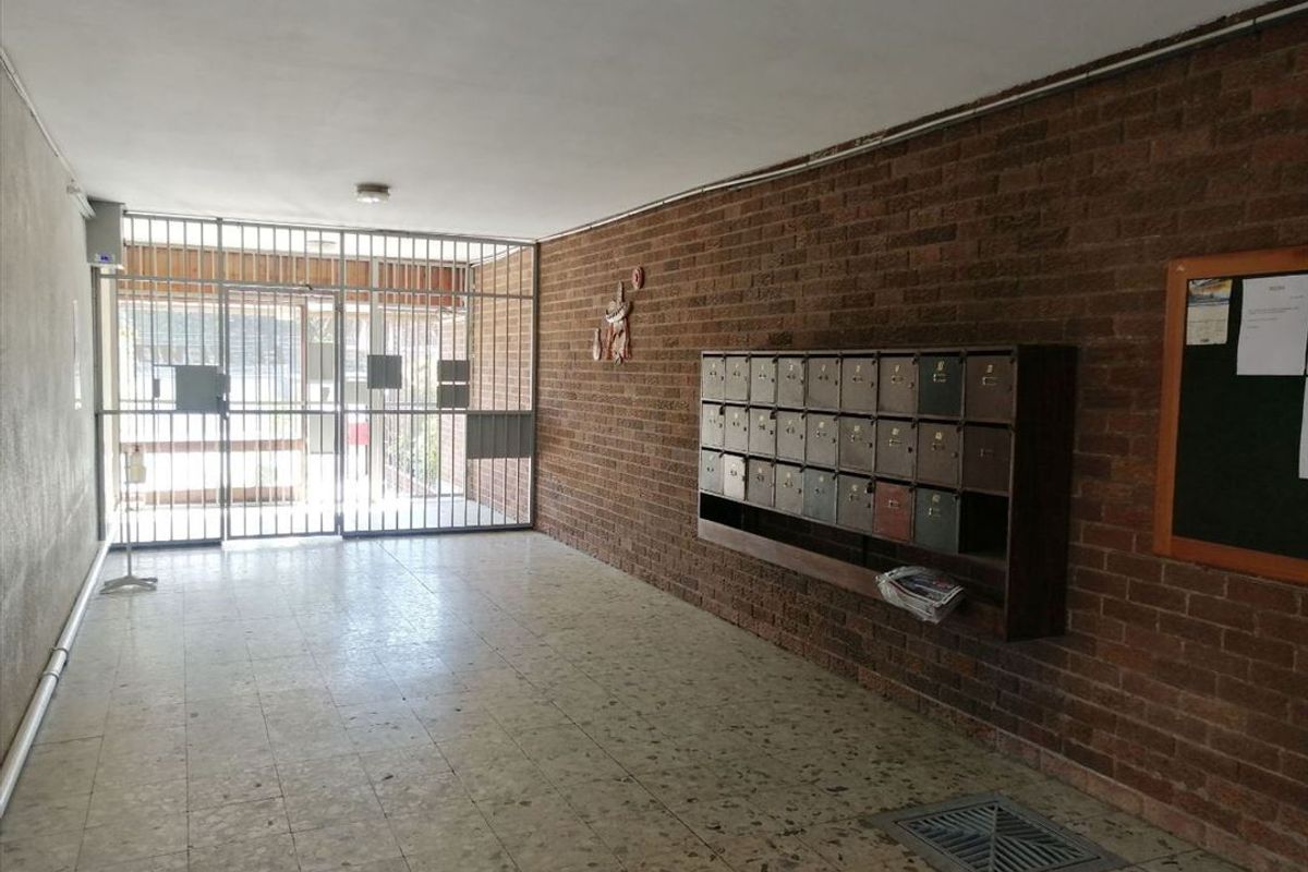 Modern First-Floor Apartment with Balcony in Secure Complex - Photo 3