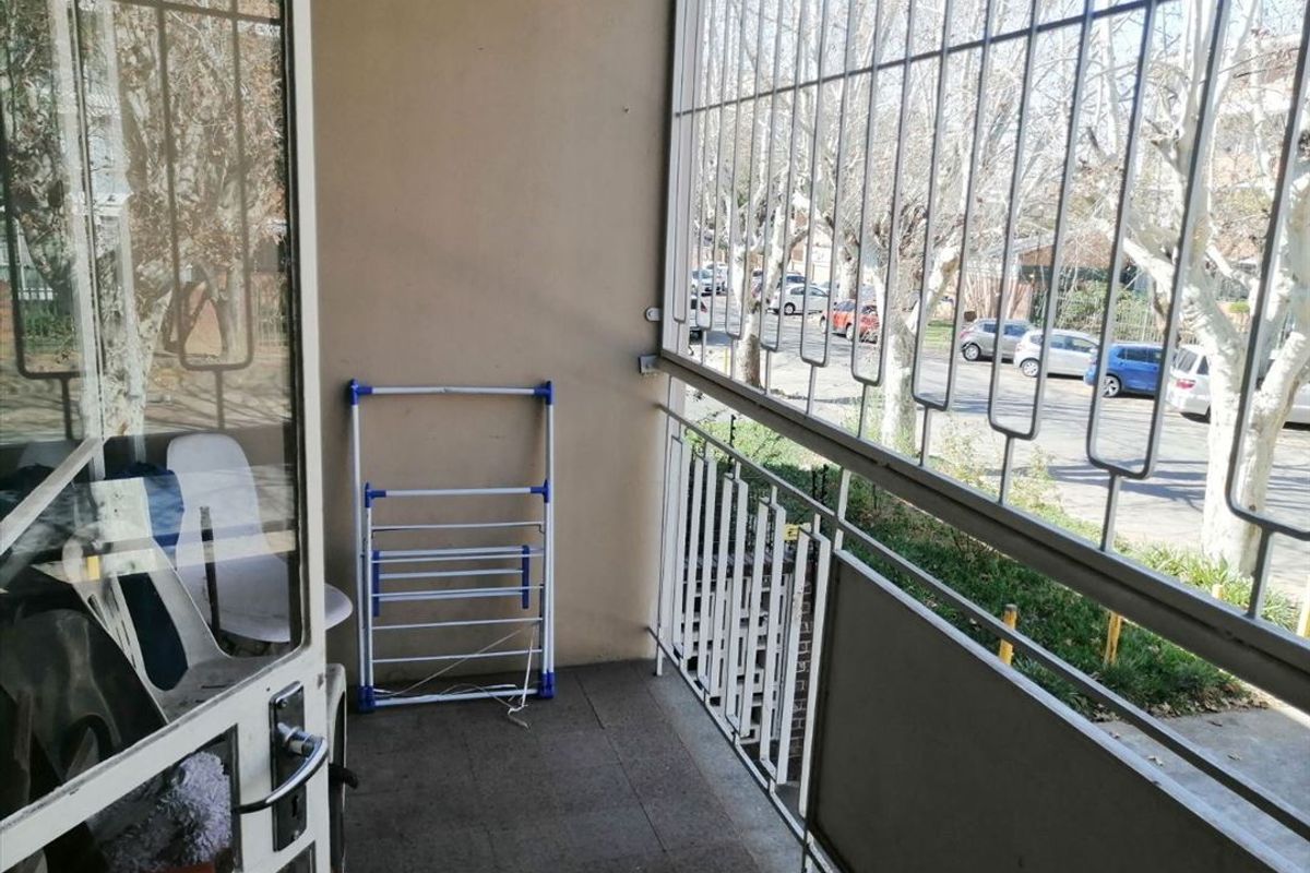 Modern First-Floor Apartment with Balcony in Secure Complex - Photo 4