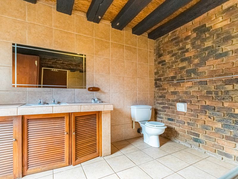 3 Bedroom home with Flatlet For Sale! - Photo 8