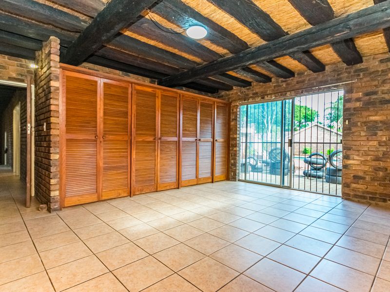 3 Bedroom home with Flatlet For Sale! - Photo 6