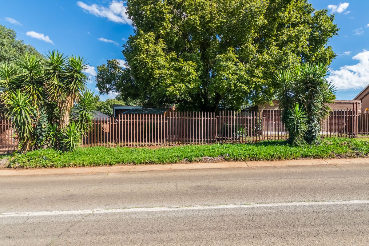 3 Bedroom home with Flatlet For Sale! - Photo 2