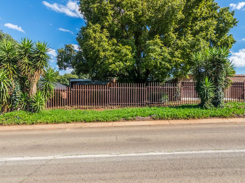 3 Bedroom home with Flatlet For Sale! - Photo 2