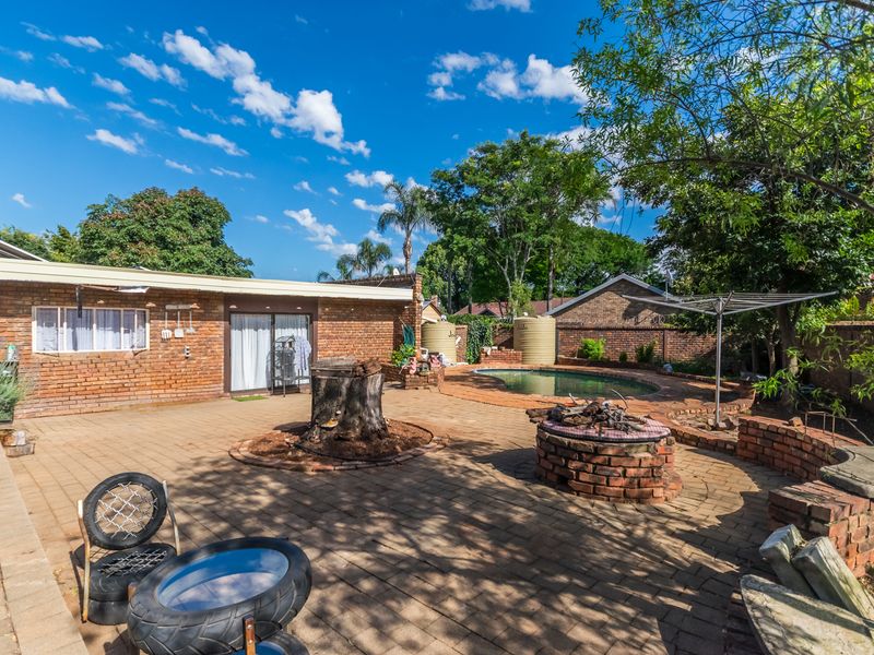 3 Bedroom home with Flatlet For Sale! - Photo 3