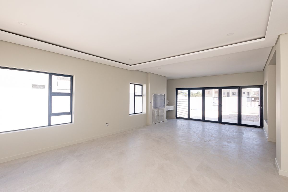 Brand-New 4 Bedroom Family Home! - Photo 2