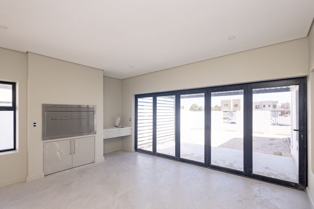 Brand-New 4 Bedroom Family Home! - Photo 3