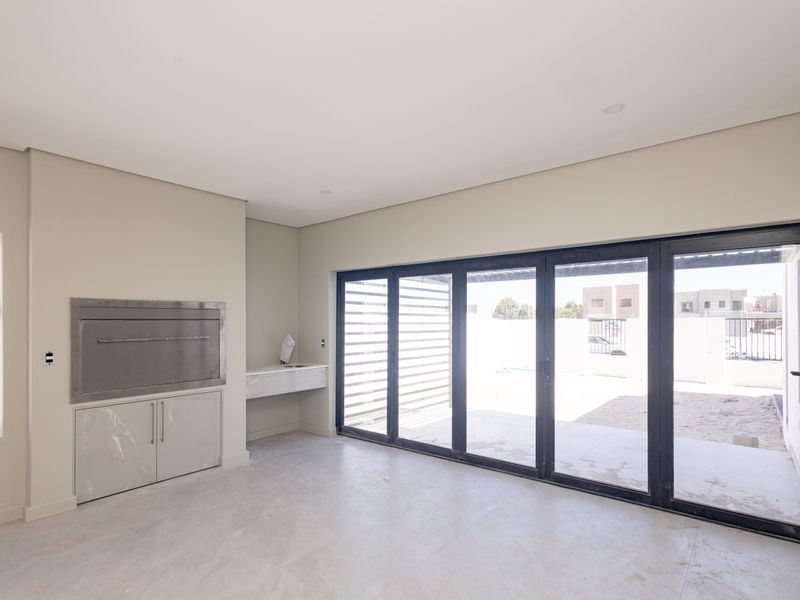 Brand-New 4 Bedroom Family Home! - Photo 3