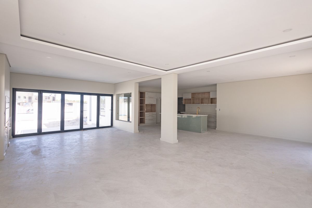 Brand-New 4 Bedroom Family Home! - Photo 4