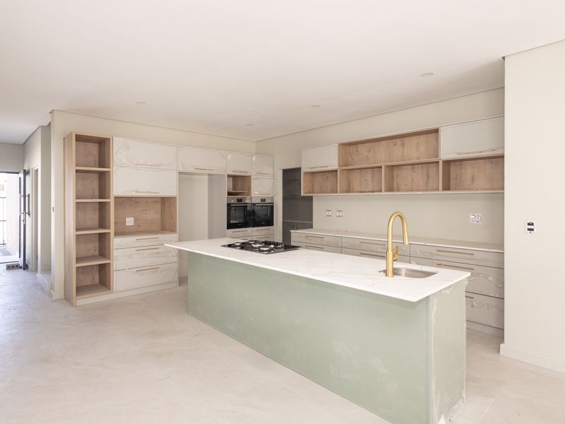 Brand-New 4 Bedroom Family Home! - Photo 5