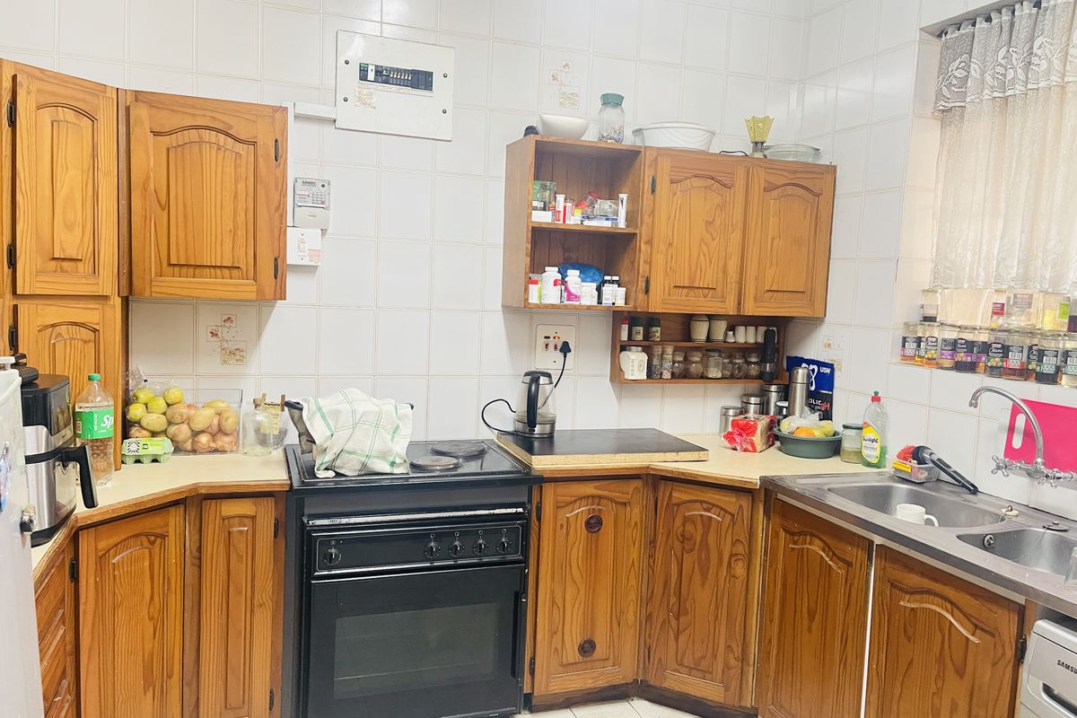 Elegant 1.5 Bedroom Apartment in Prime Musgrave Location - Photo 4