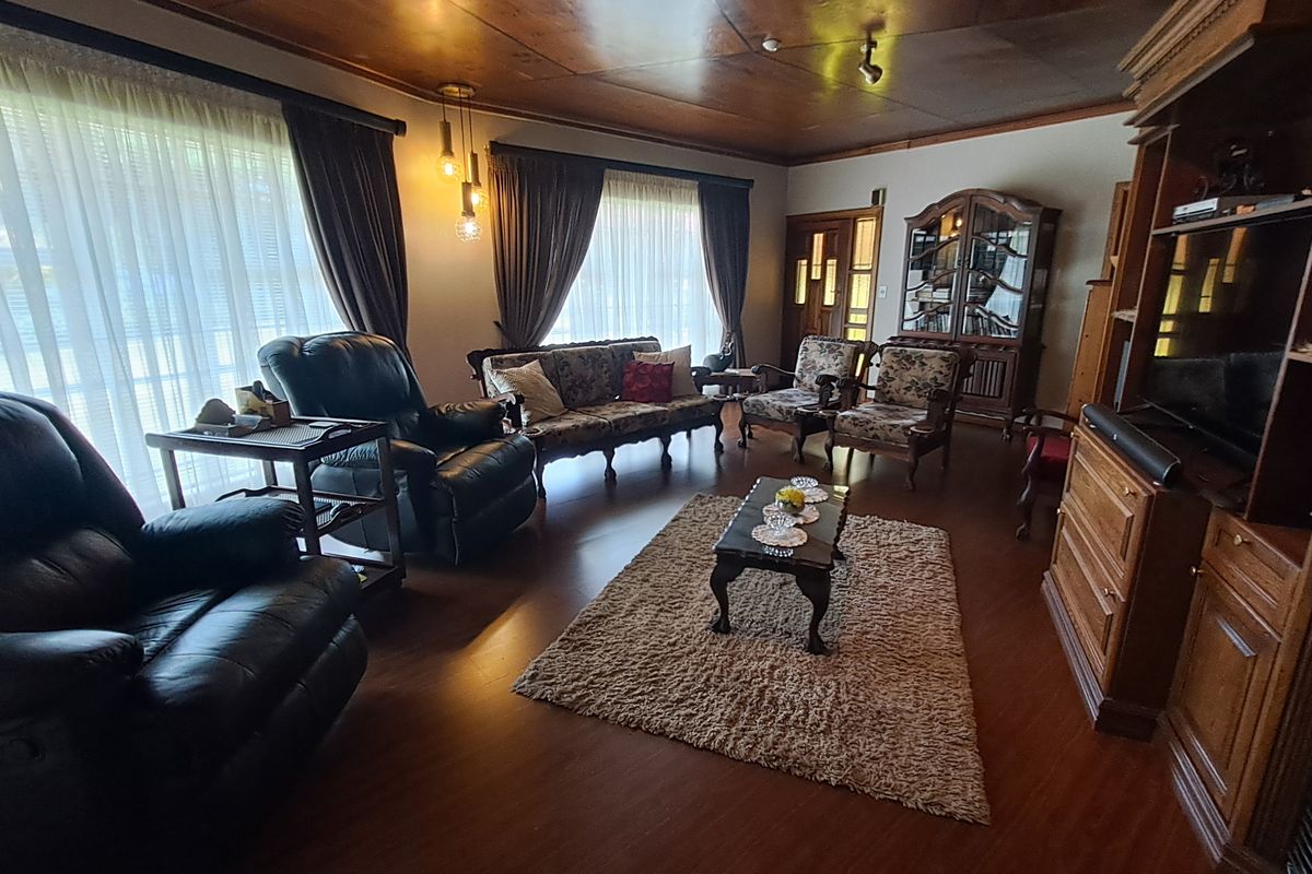 One Property, Multiple Opportunities – Large Family Home with Two Rental Units - Photo 4