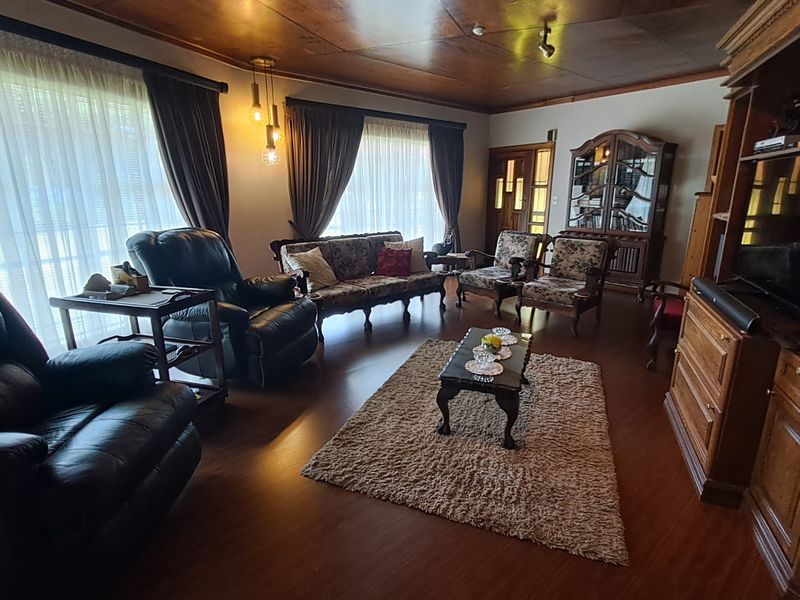 One Property, Multiple Opportunities – Large Family Home with Two Rental Units - Photo 4