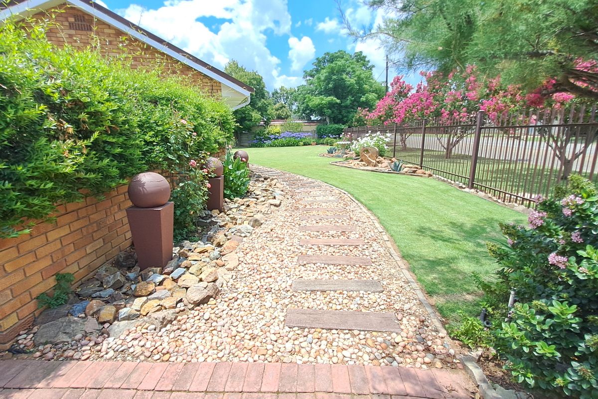 One Property, Multiple Opportunities – Large Family Home with Two Rental Units - Photo 3