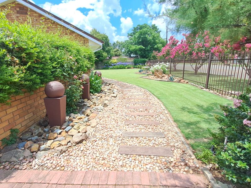 One Property, Multiple Opportunities – Large Family Home with Two Rental Units - Photo 3