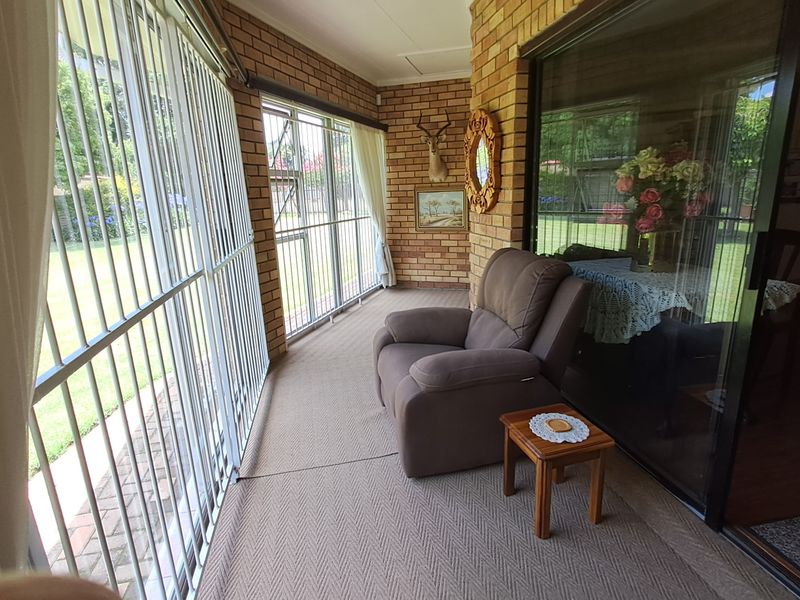 One Property, Multiple Opportunities – Large Family Home with Two Rental Units - Photo 8