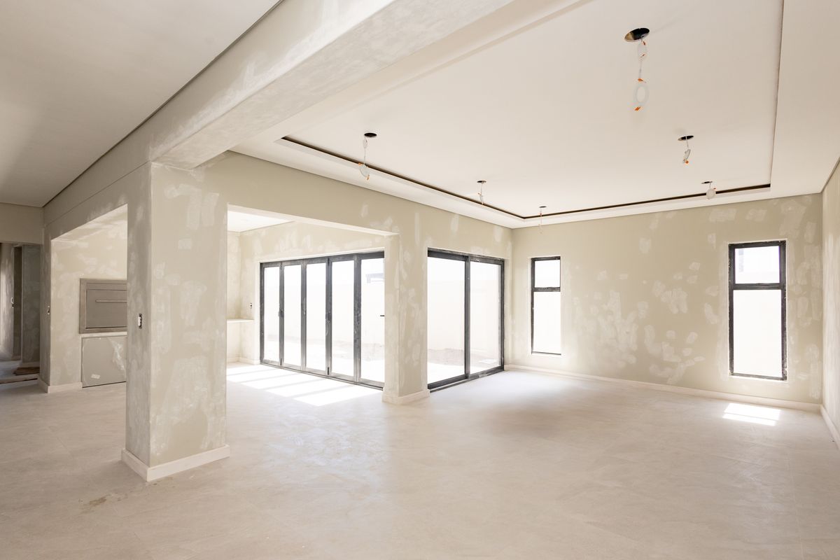 Spacious 4 Bedroom Entertainer’s Haven! - Photo 2