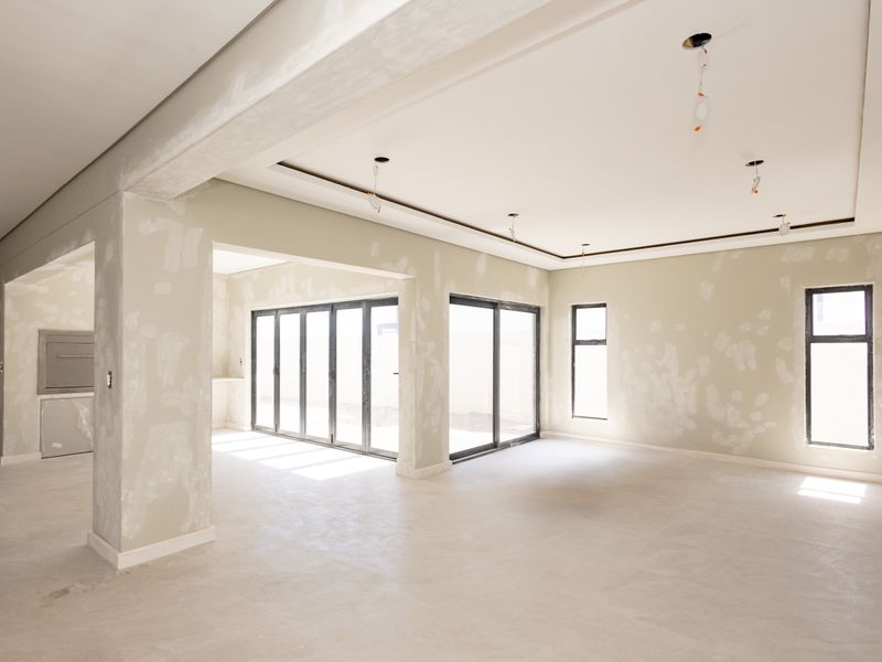 Spacious 4 Bedroom Entertainer’s Haven! - Photo 2